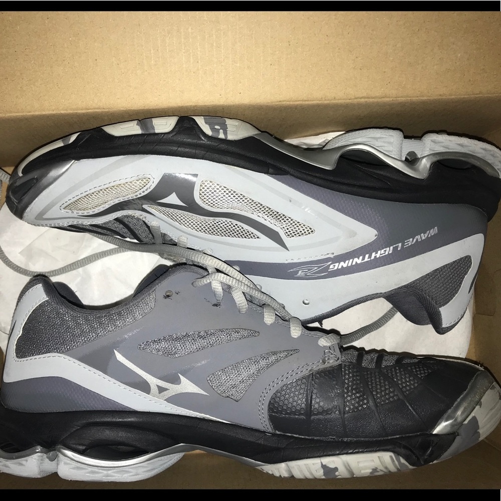 Mizuno Wave Lightning Z3 Volleyball shoes